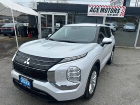 2022 Mitsubishi Outlander ES S-AWD 7 Seats!!!!