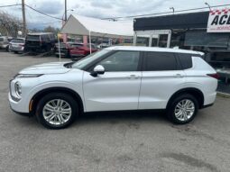 2022 Mitsubishi Outlander ES S-AWD 7 Seats!!!! full
