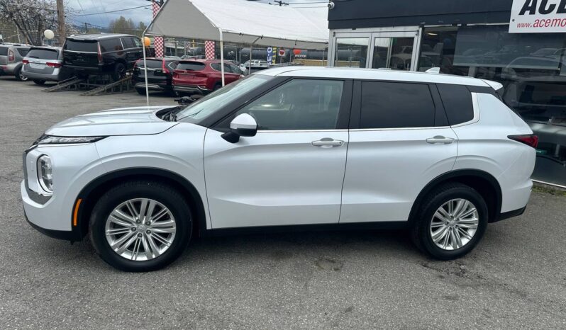 2022 Mitsubishi Outlander ES S-AWD 7 Seats!!!! full
