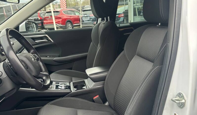 2022 Mitsubishi Outlander ES S-AWD 7 Seats!!!! full