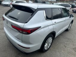 2022 Mitsubishi Outlander ES S-AWD 7 Seats!!!! full