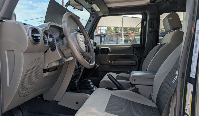 2010 Jeep Wrangler Unlimited Rubicon 4WD Manual!!!! full