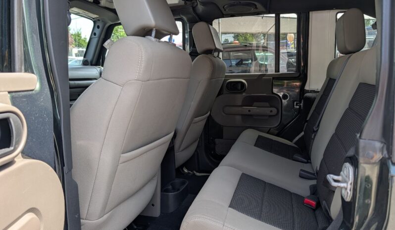 2010 Jeep Wrangler Unlimited Rubicon 4WD Manual!!!! full