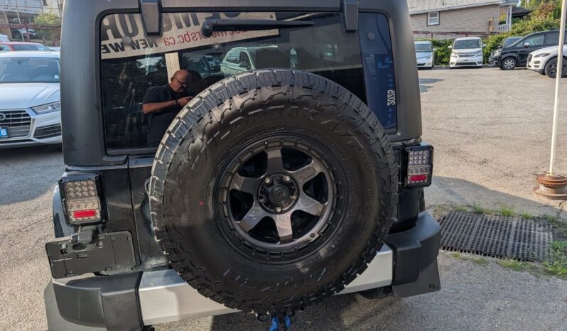 2013 Jeep Wrangler Unlimited  Lift. 35″ tires., full