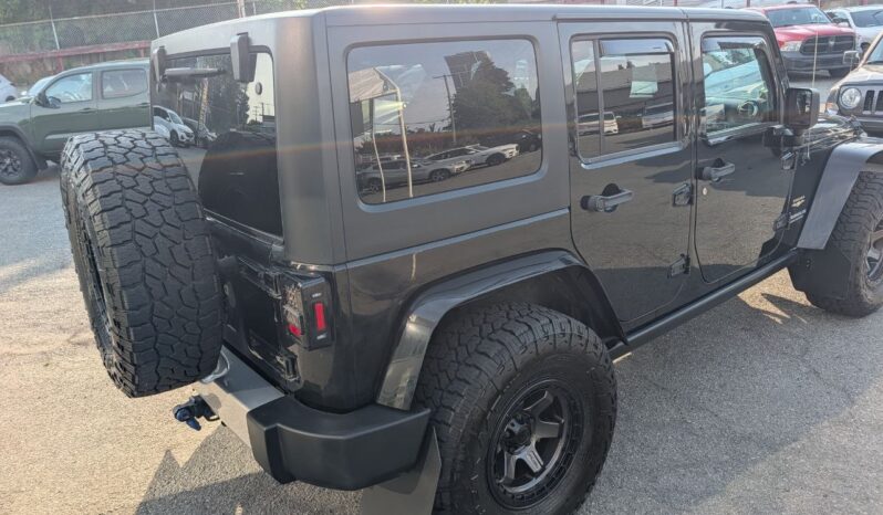 2013 Jeep Wrangler Unlimited  Lift. 35″ tires., full