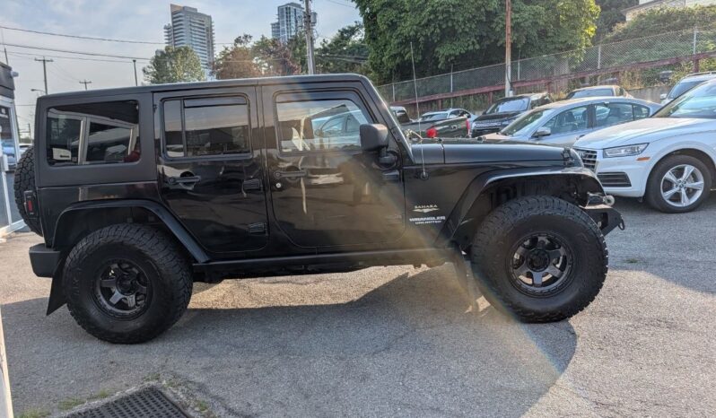 2013 Jeep Wrangler Unlimited  Lift. 35″ tires., full