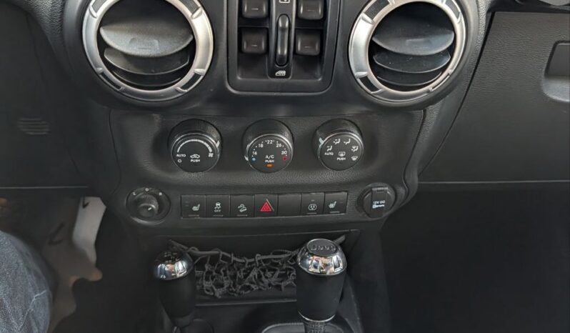 2013 Jeep Wrangler Unlimited  Lift. 35″ tires., full