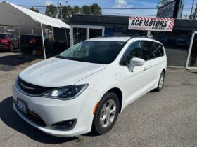 2019 Chrysler Pacifica Hybrid Touring Plus LOW KM!!!